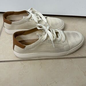 Lucky Brand Woman’s Leigan Casual Sneaker